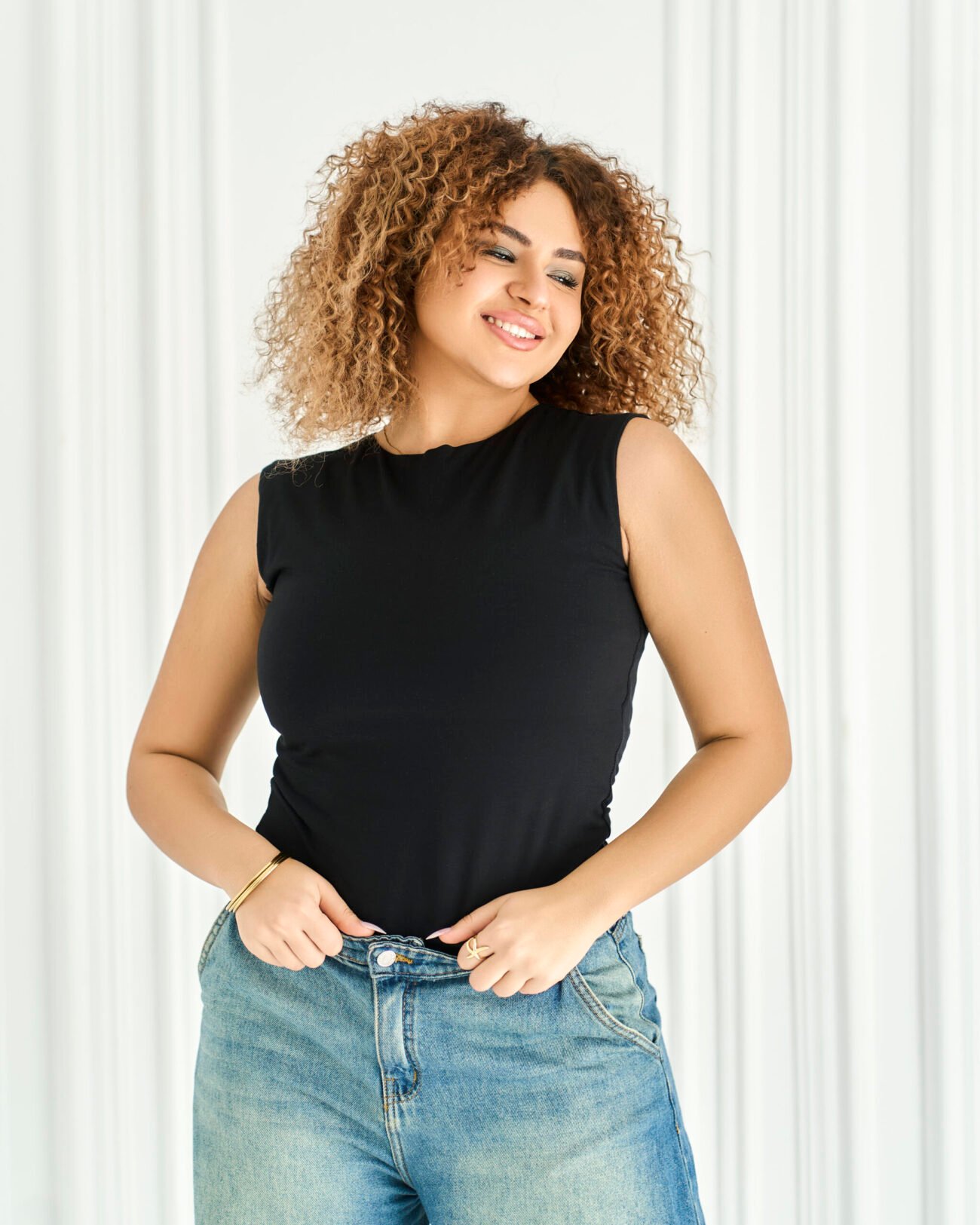 Sleeveless Basic Top - Image 2